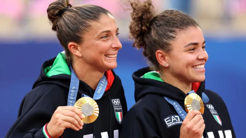 Sara Errani (left) and Jasmine Paolini were seeded third at Paris 2024